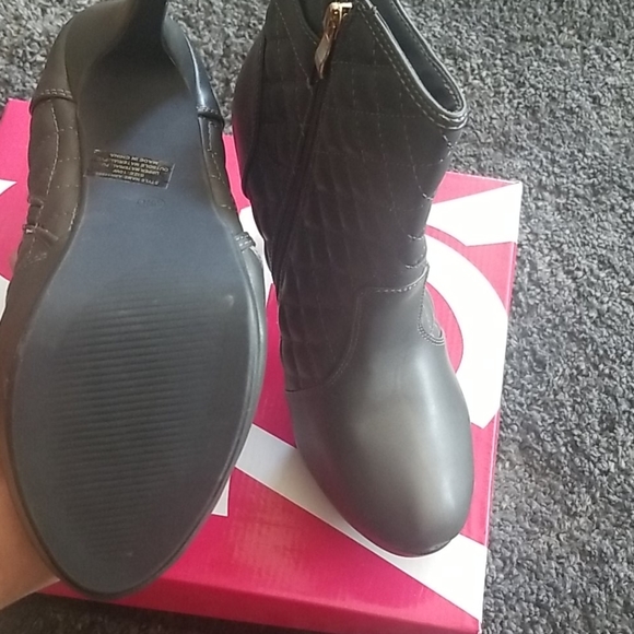 Booties - Picture 4 of 5